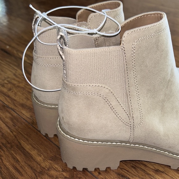 Women's Taci Pull-On Ankle Boots - Universal Thread NWT - Picture 9 of 10
